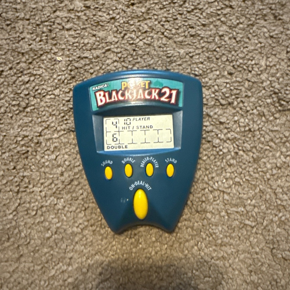 Radica Pocket Blackjack 21 Game 8021  Handheld Electronic, Works Great